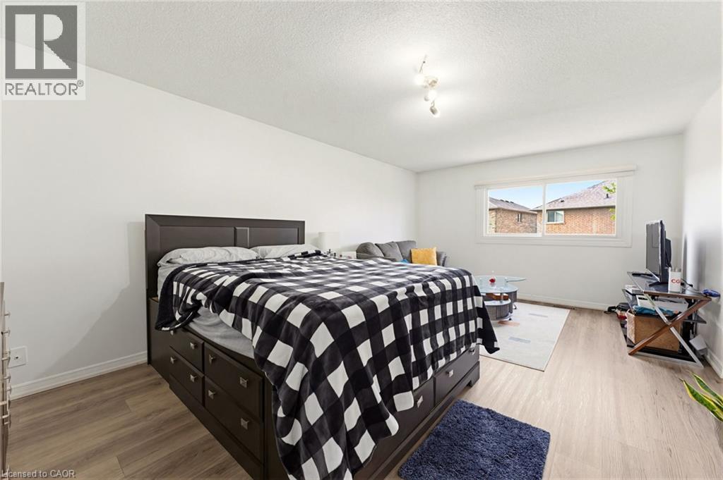 459 Dicenzo Drive, Hamilton, ON - Indoor Photo Showing Bedroom