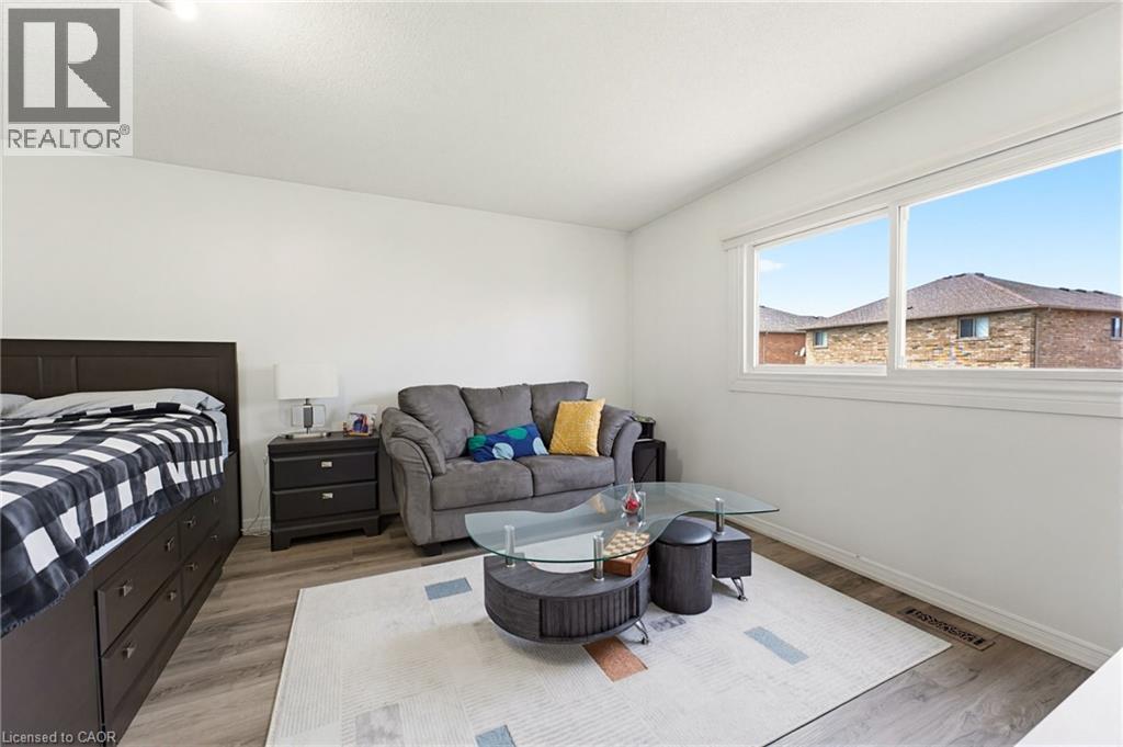 459 Dicenzo Drive, Hamilton, ON - Indoor Photo Showing Bedroom