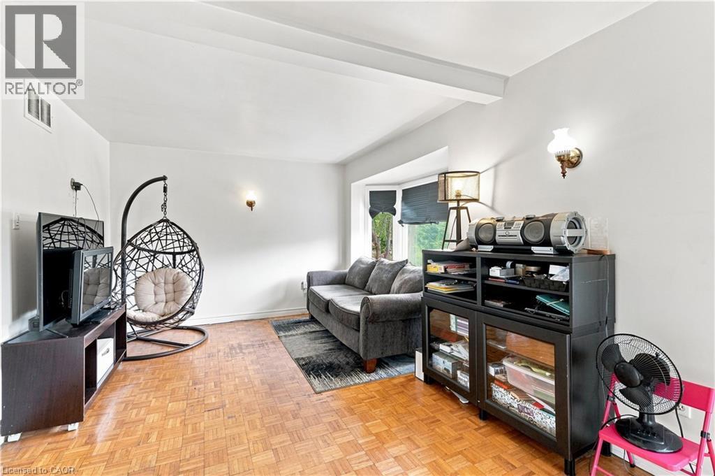 105 Rosemont Avenue, Hamilton, ON - Indoor