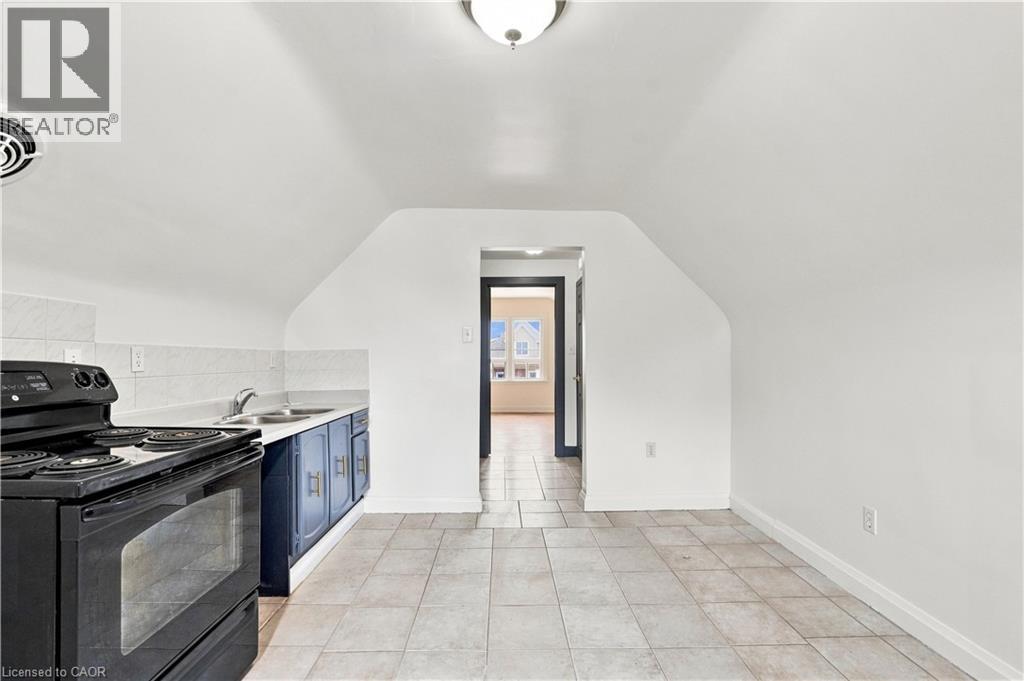 105 Rosemont Avenue, Hamilton, ON - Indoor