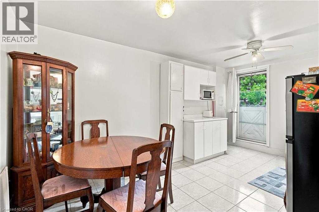 105 Rosemont Avenue, Hamilton, ON - Indoor Photo Showing Dining Room
