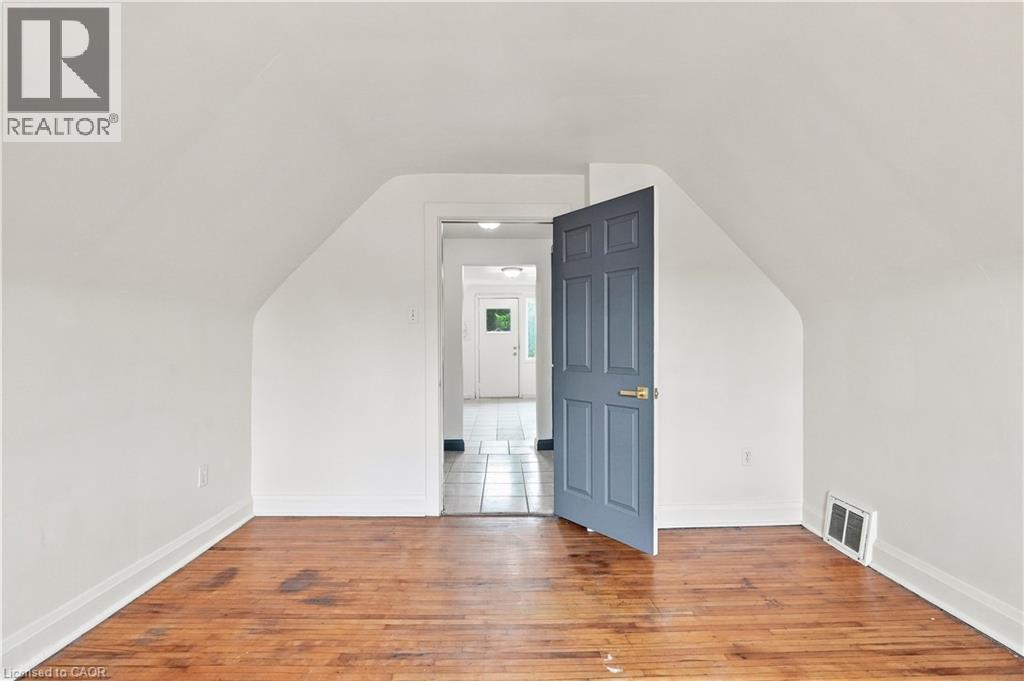 105 Rosemont Avenue, Hamilton, ON - Indoor Photo Showing Other Room
