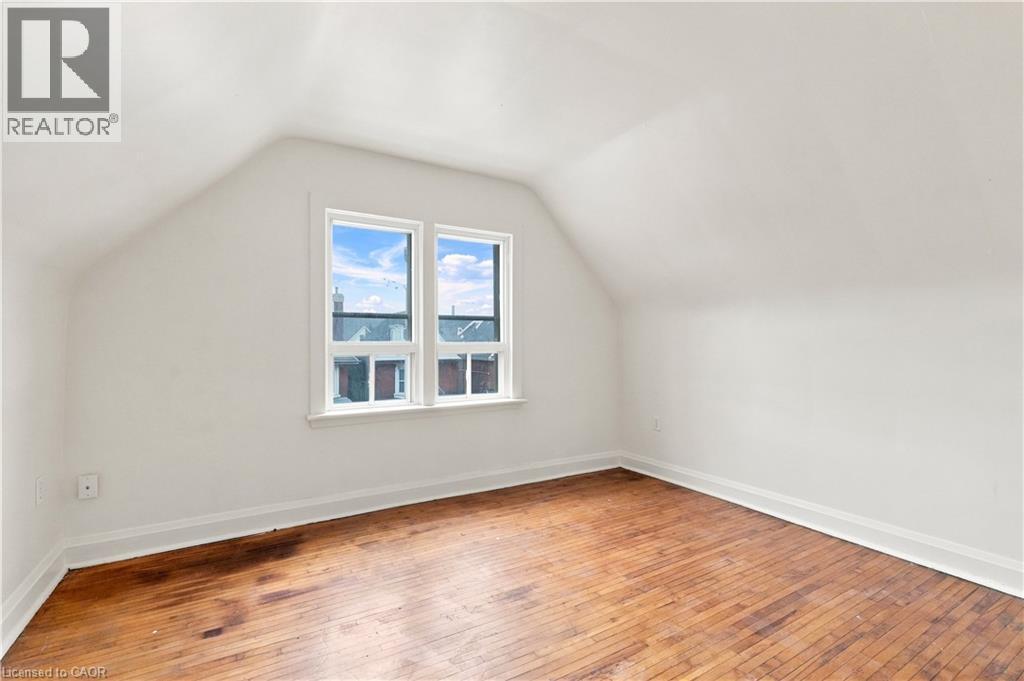 105 Rosemont Avenue, Hamilton, ON - Indoor Photo Showing Other Room