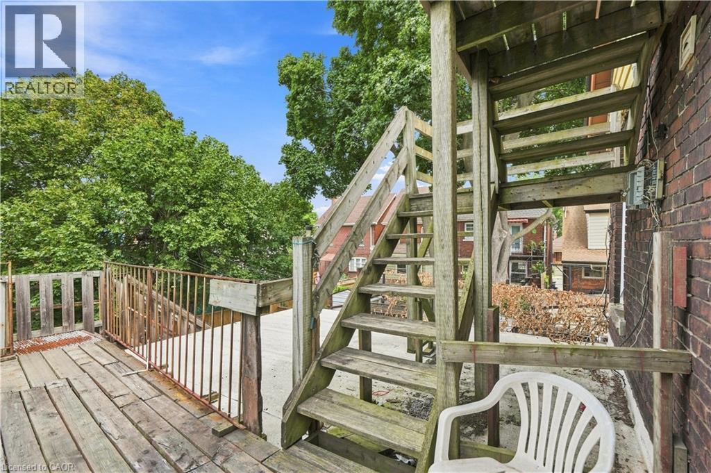 105 Rosemont Avenue, Hamilton, ON - Outdoor With Deck Patio Veranda