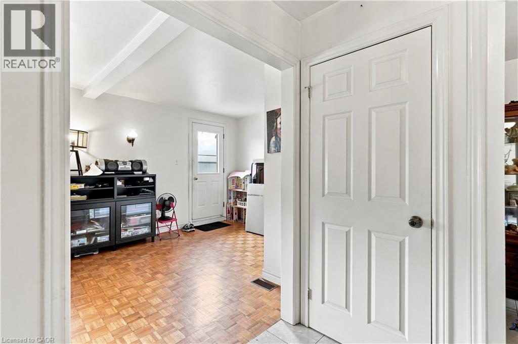 105 Rosemont Avenue, Hamilton, ON - Indoor Photo Showing Other Room