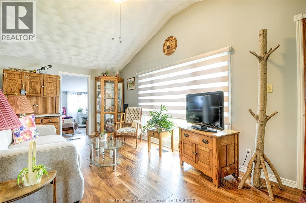 291 Murray, Amherstburg, ON - Indoor Photo Showing Living Room