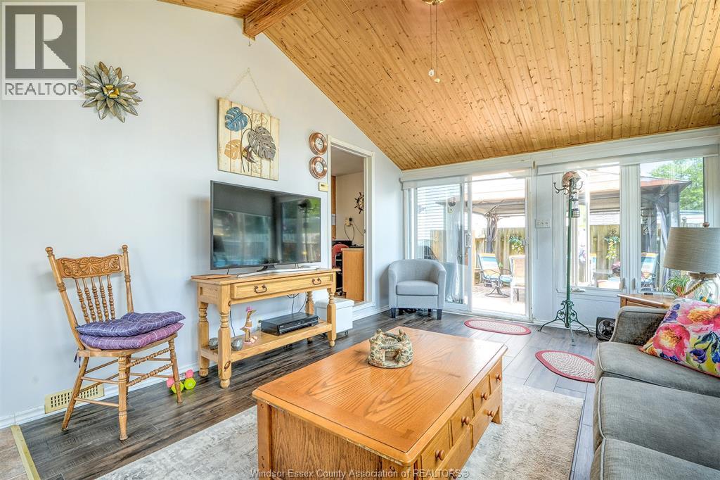 291 Murray, Amherstburg, ON - Indoor Photo Showing Living Room
