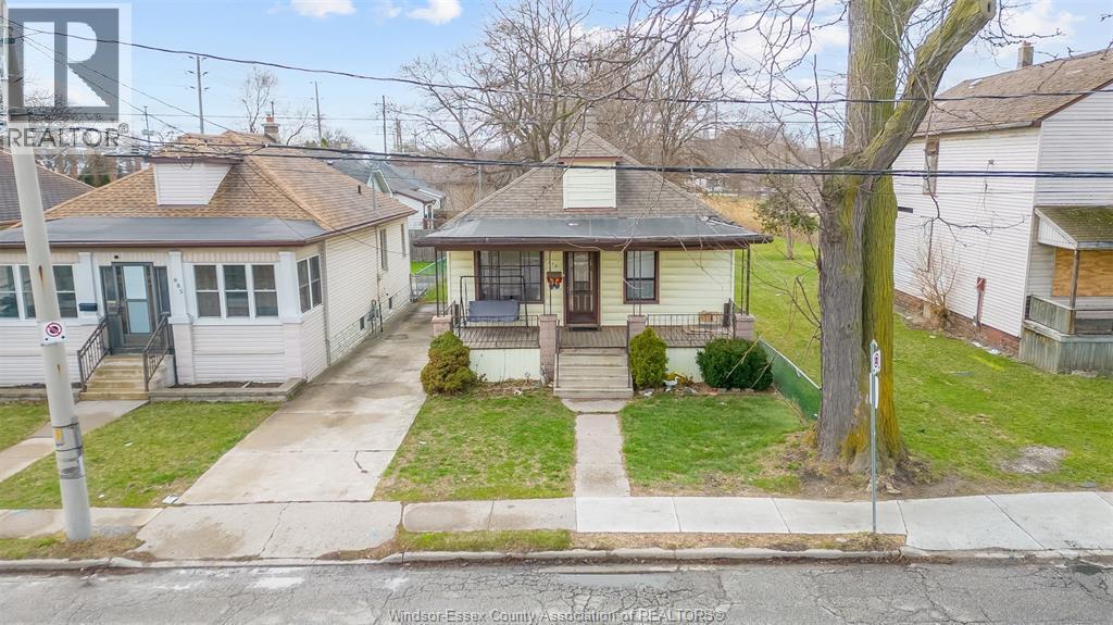 879 Felix Avenue, Windsor, ON - Outdoor With Facade