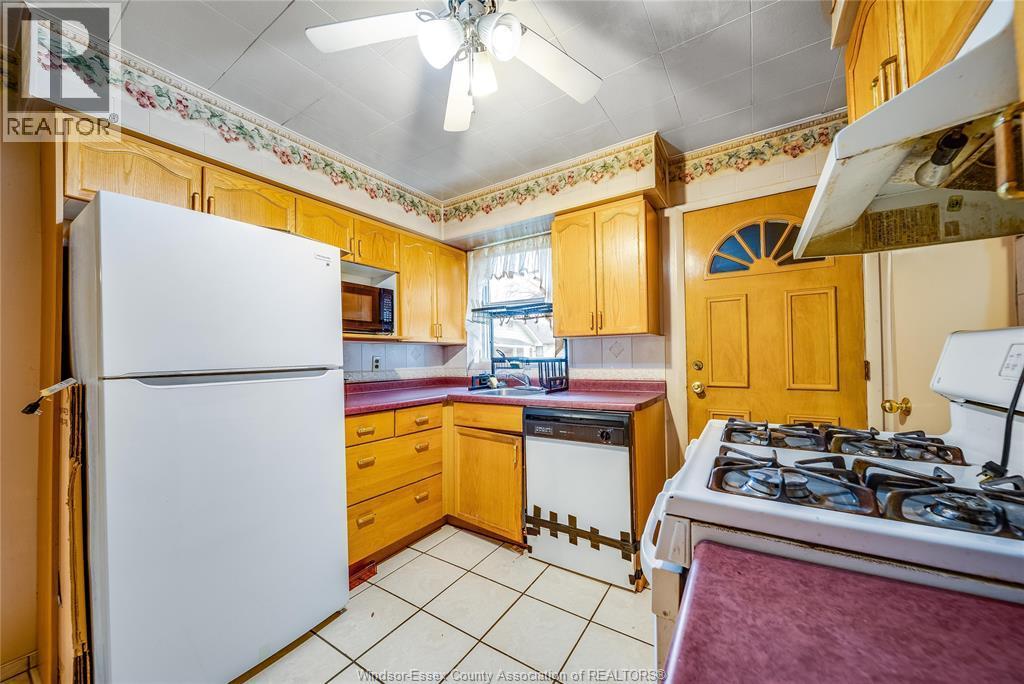 879 Felix Avenue, Windsor, ON - Indoor Photo Showing Kitchen