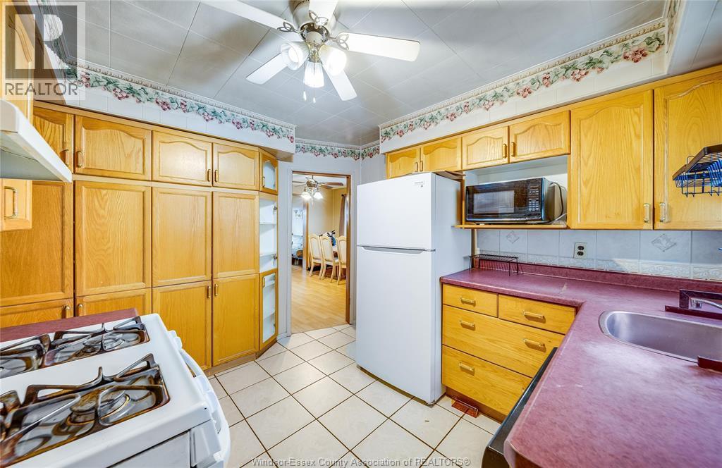 879 Felix Avenue, Windsor, ON - Indoor Photo Showing Kitchen