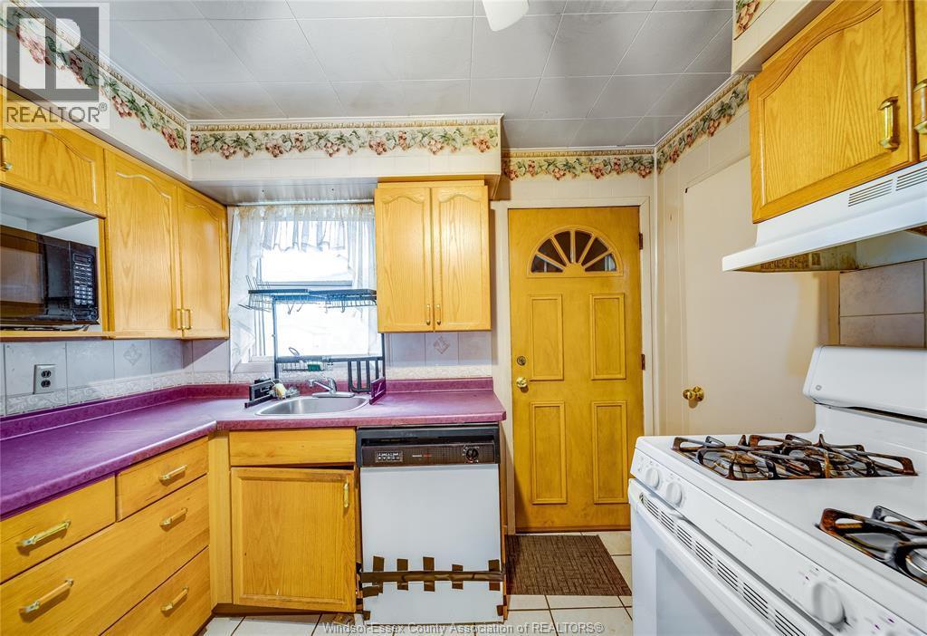 879 Felix Avenue, Windsor, ON - Indoor Photo Showing Kitchen