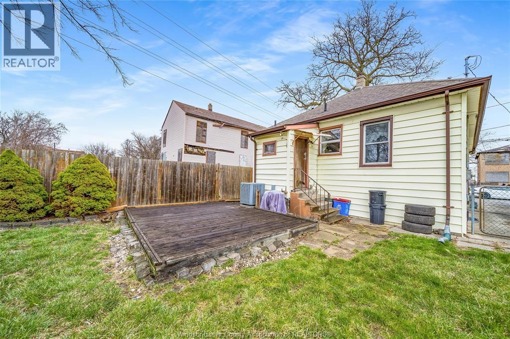 879 Felix Avenue, Windsor, ON - Outdoor