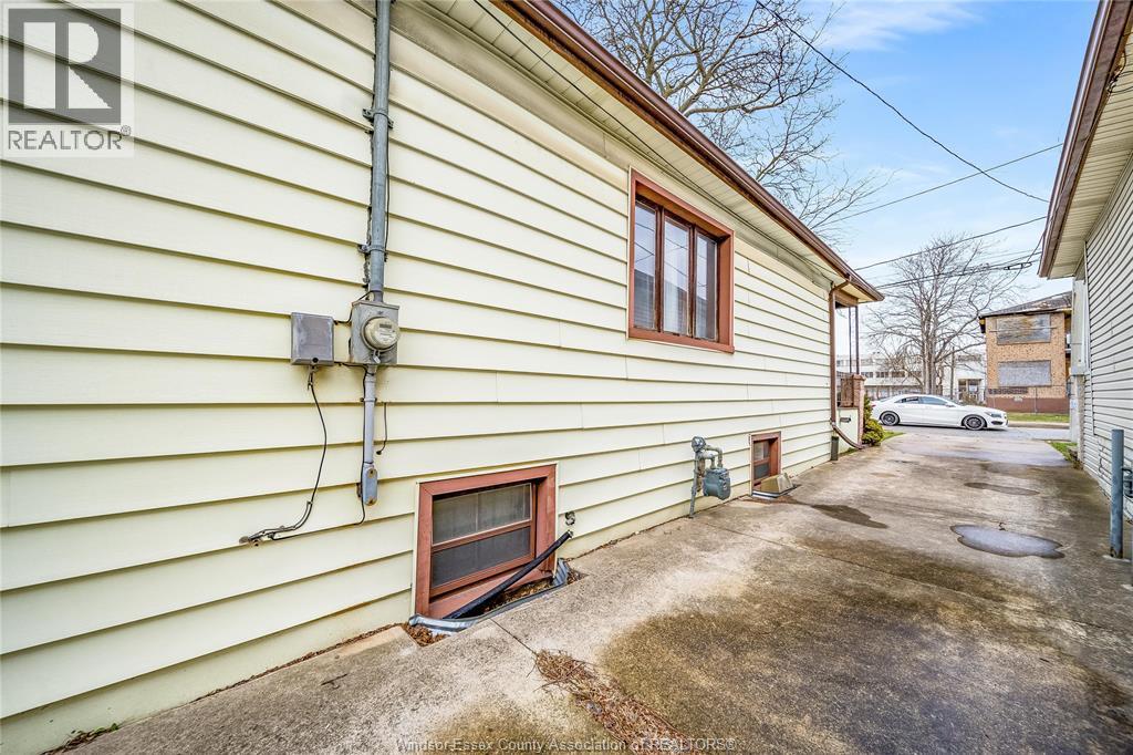 879 Felix Avenue, Windsor, ON - Outdoor