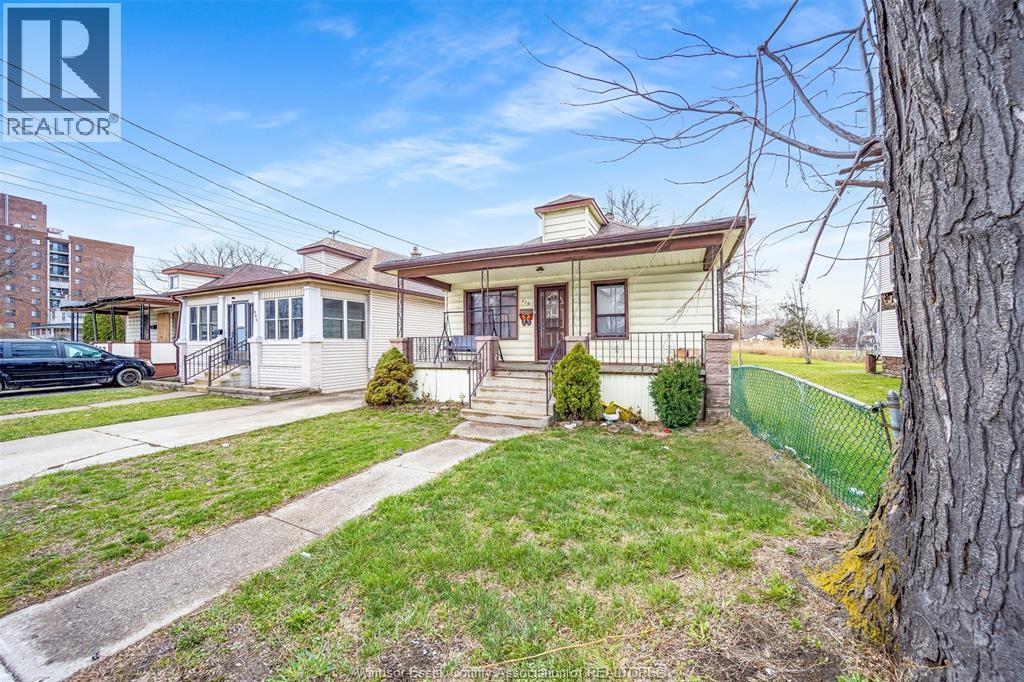 879 Felix Avenue, Windsor, ON - Outdoor With Facade
