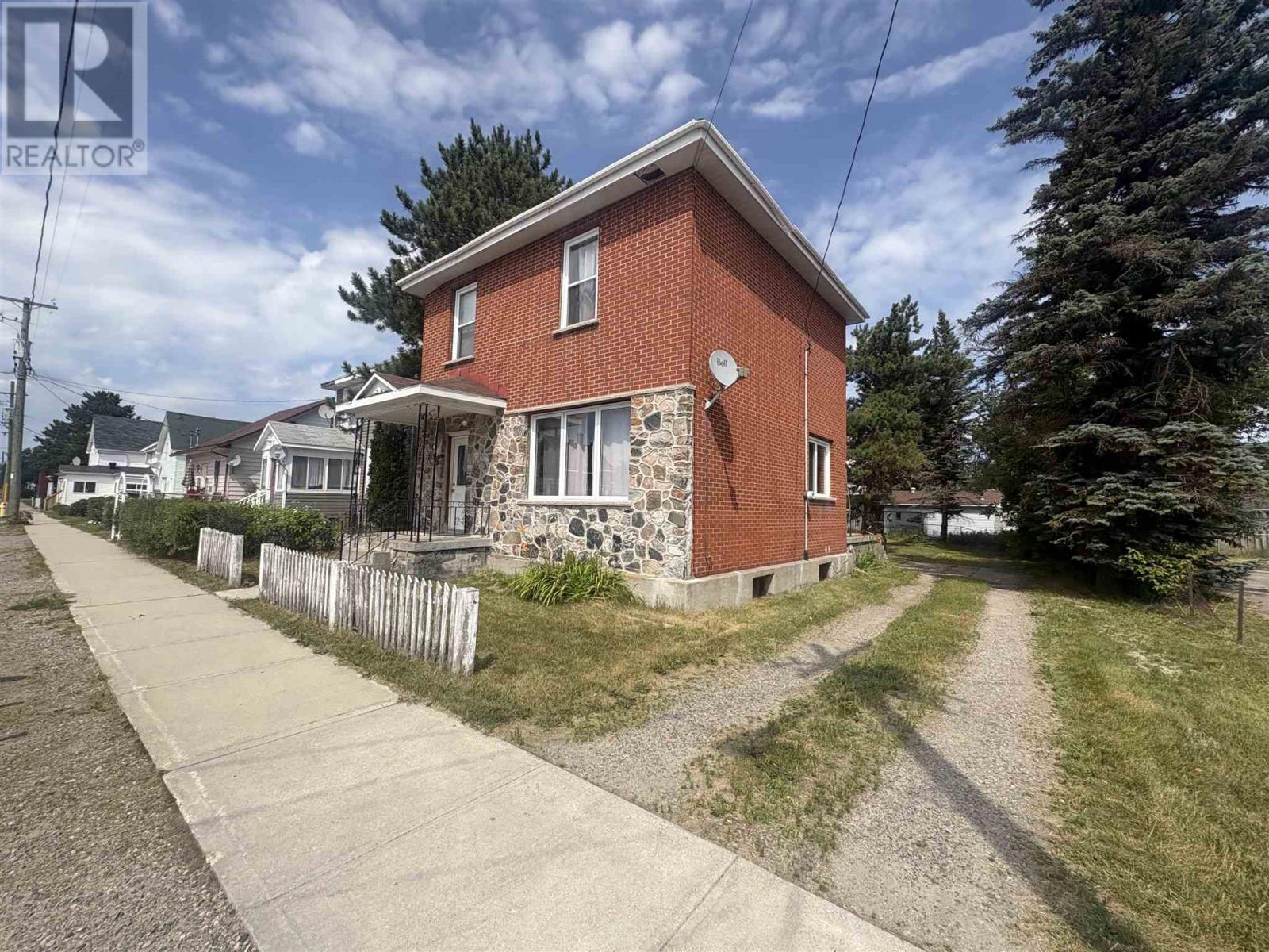 32 Lansdowne St S, Chapleau, ON - Outdoor