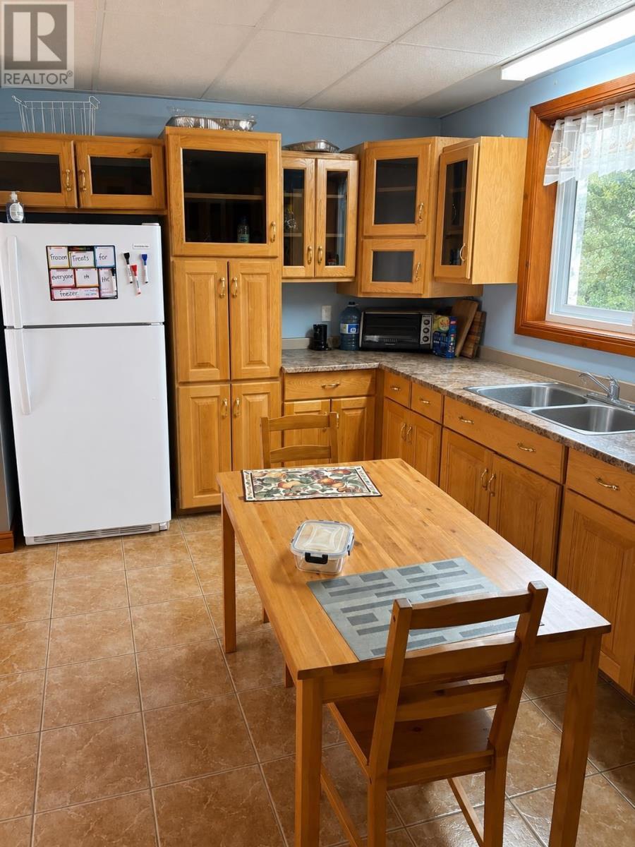 32 Lansdowne St S, Chapleau, ON - Indoor Photo Showing Kitchen With Double Sink