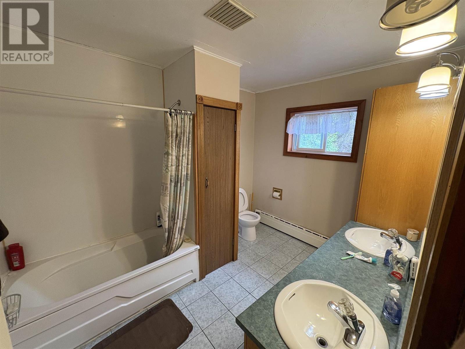 32 Lansdowne St S, Chapleau, ON - Indoor Photo Showing Bathroom