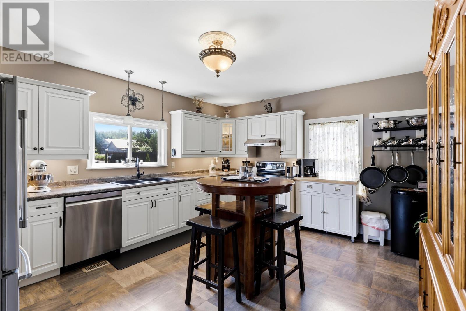 219 Main St, Thessalon, ON - Indoor Photo Showing Kitchen With Double Sink With Upgraded Kitchen