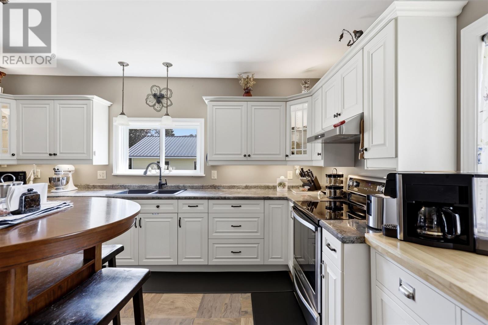 219 Main St, Thessalon, ON - Indoor Photo Showing Kitchen With Double Sink With Upgraded Kitchen