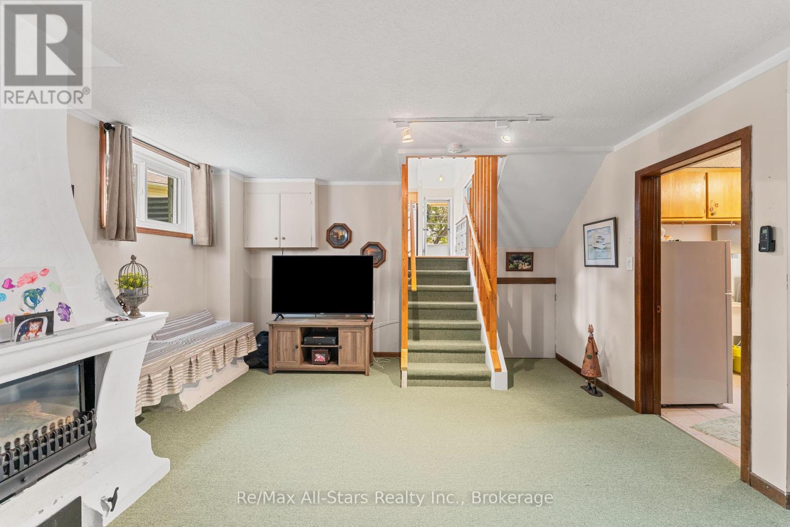 45 Janlisda Drive, Kawartha Lakes (Fenelon Falls), ON - Indoor With Fireplace