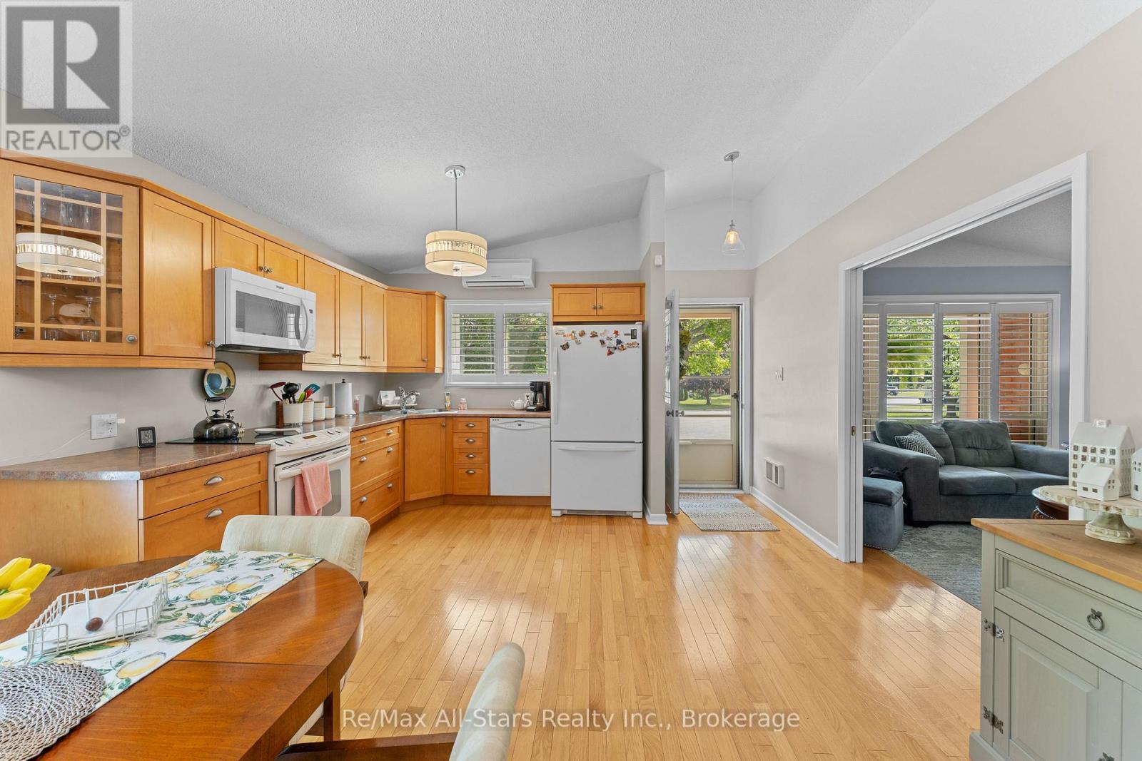 45 Janlisda Drive, Kawartha Lakes (Fenelon Falls), ON - Indoor Photo Showing Kitchen