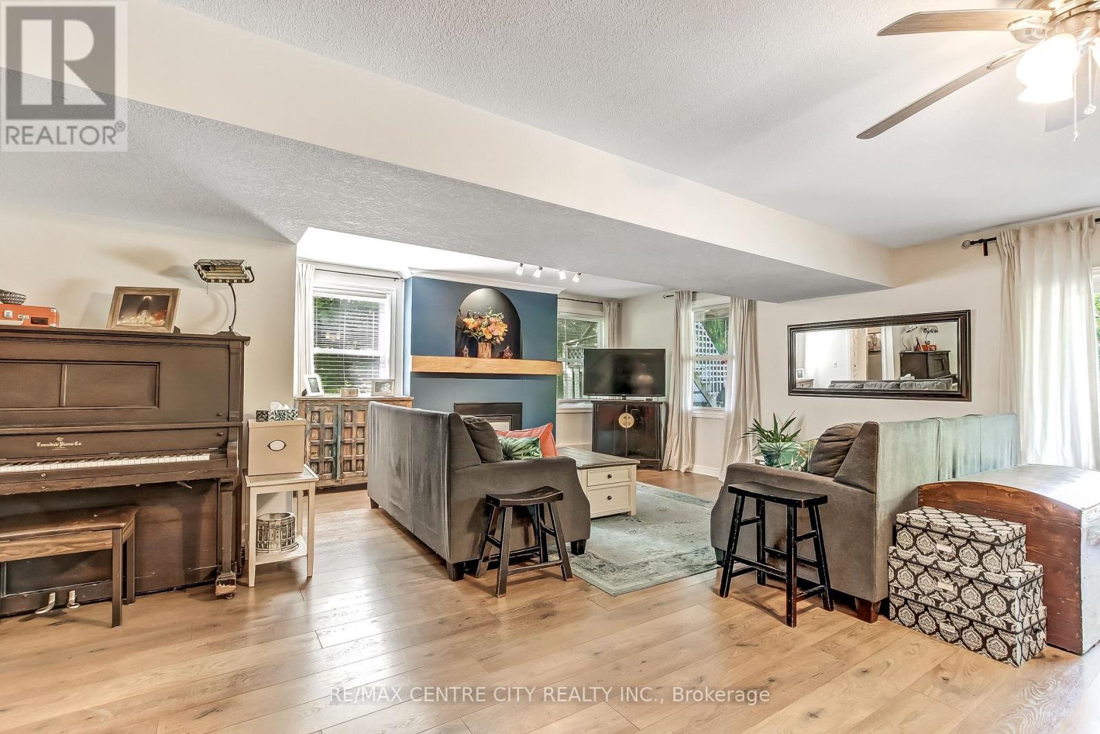 361 George Street, Central Elgin (Port Stanley), ON - Indoor Photo Showing Living Room