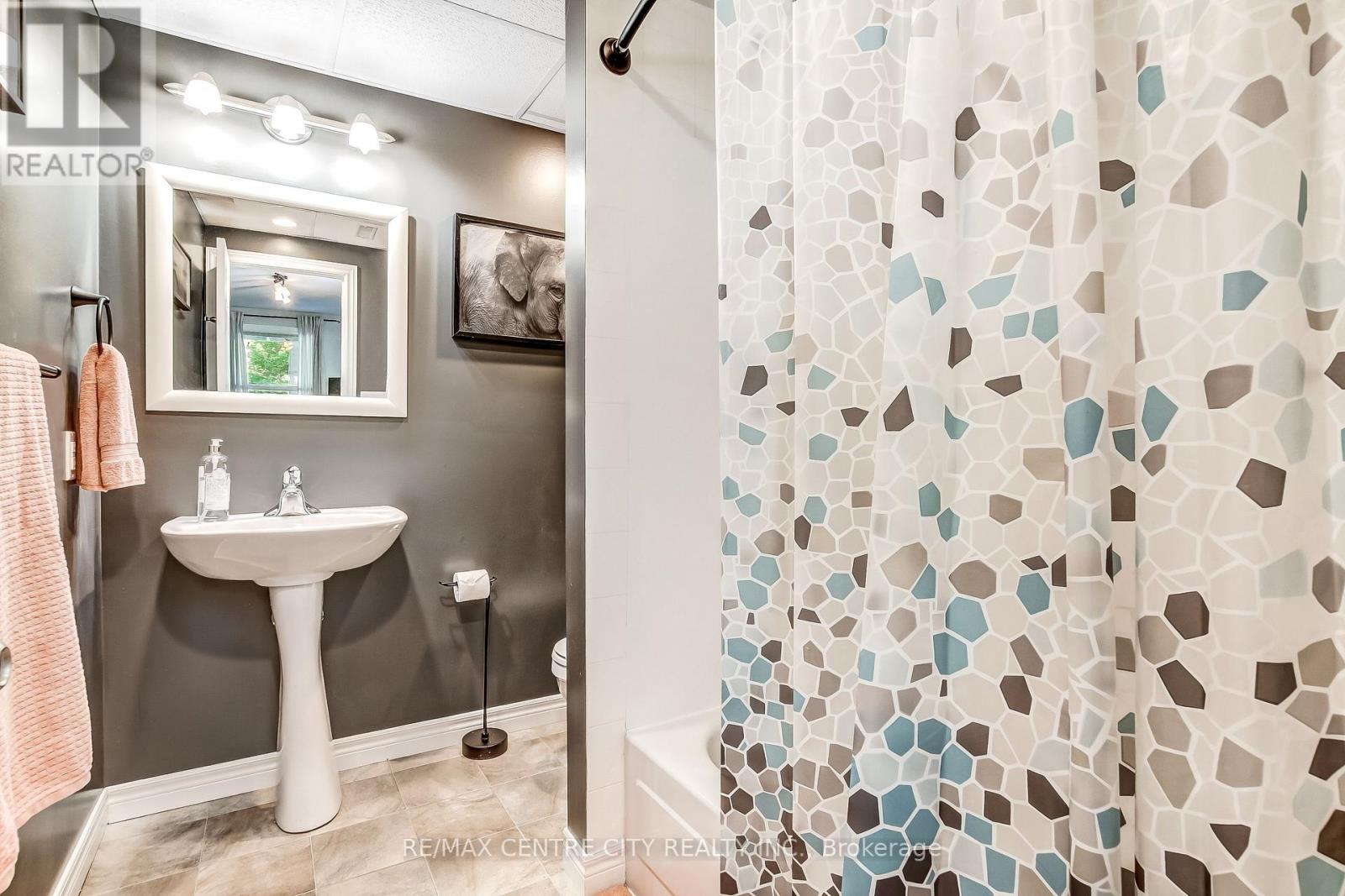 361 George Street, Central Elgin (Port Stanley), ON - Indoor Photo Showing Bathroom