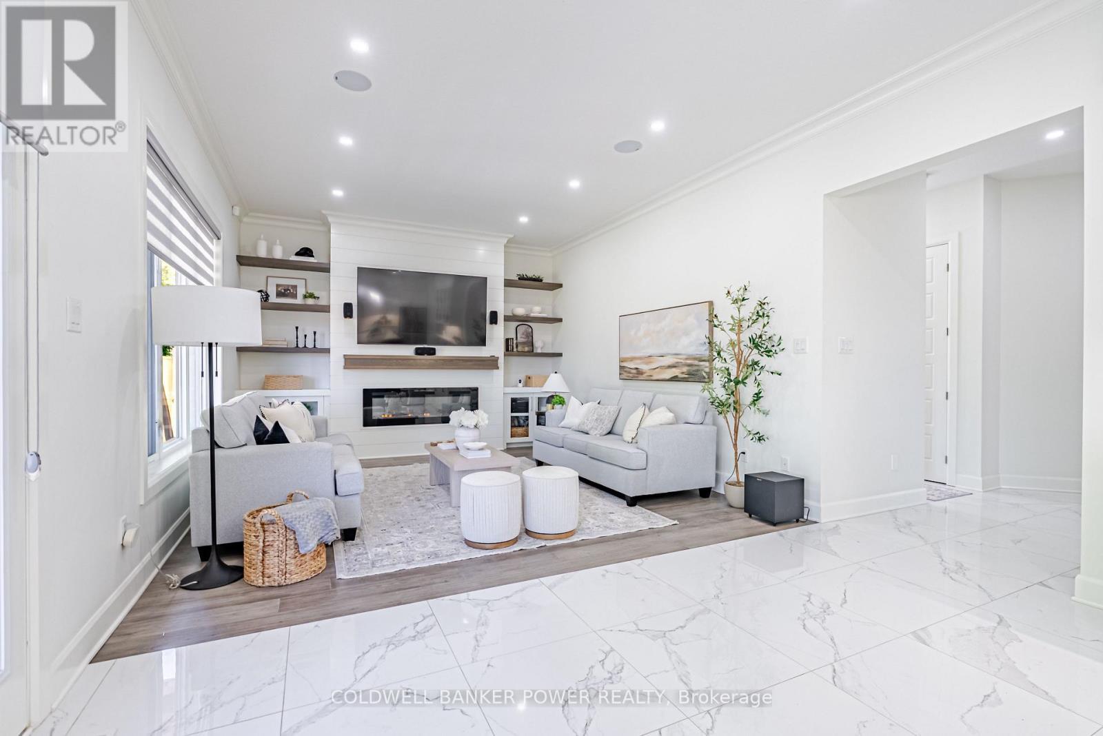 2202 Tripp Drive, London South (South V), ON - Indoor With Fireplace
