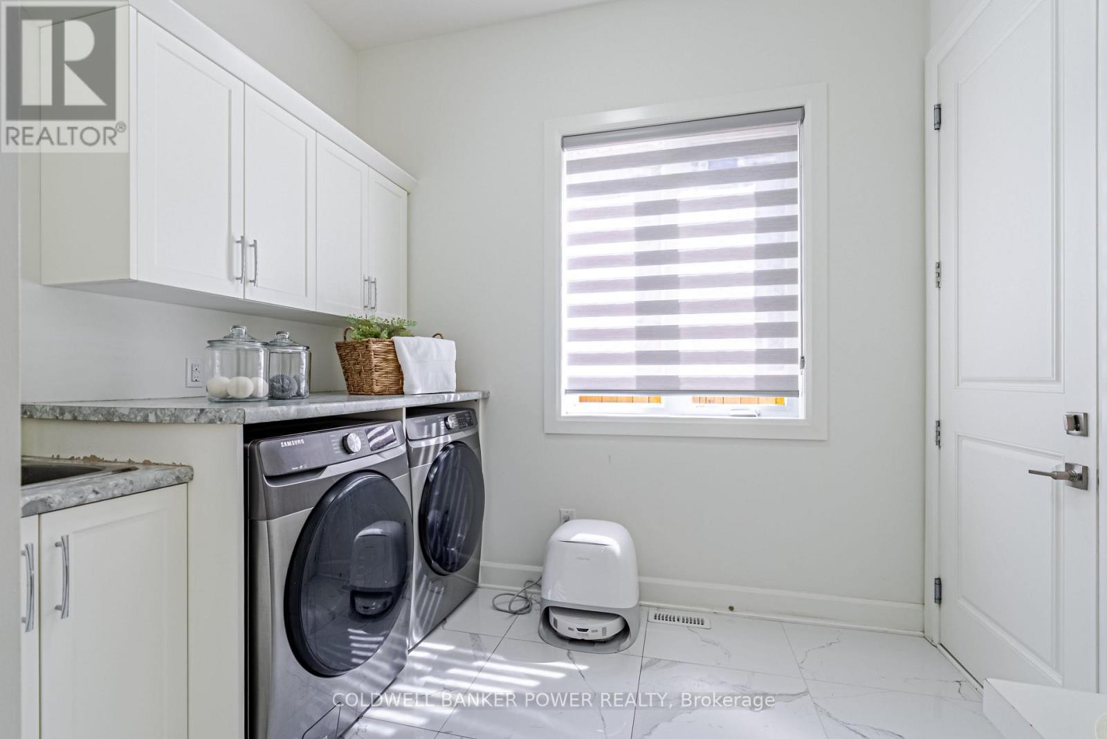 2202 Tripp Drive, London South (South V), ON - Indoor Photo Showing Laundry Room