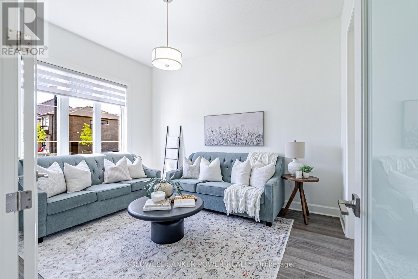 2202 Tripp Drive, London South (South V), ON - Indoor Photo Showing Living Room