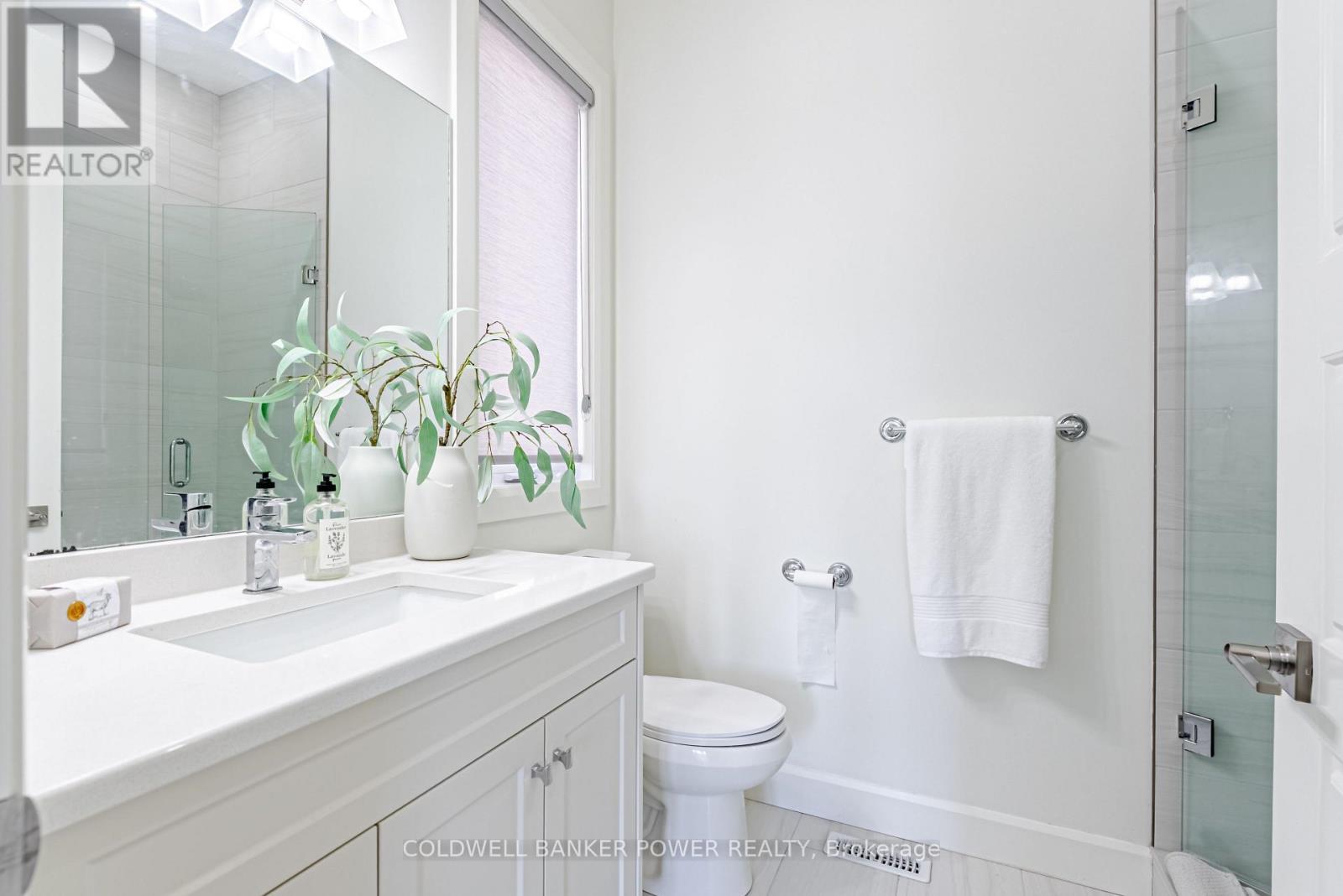 2202 Tripp Drive, London South (South V), ON - Indoor Photo Showing Bathroom