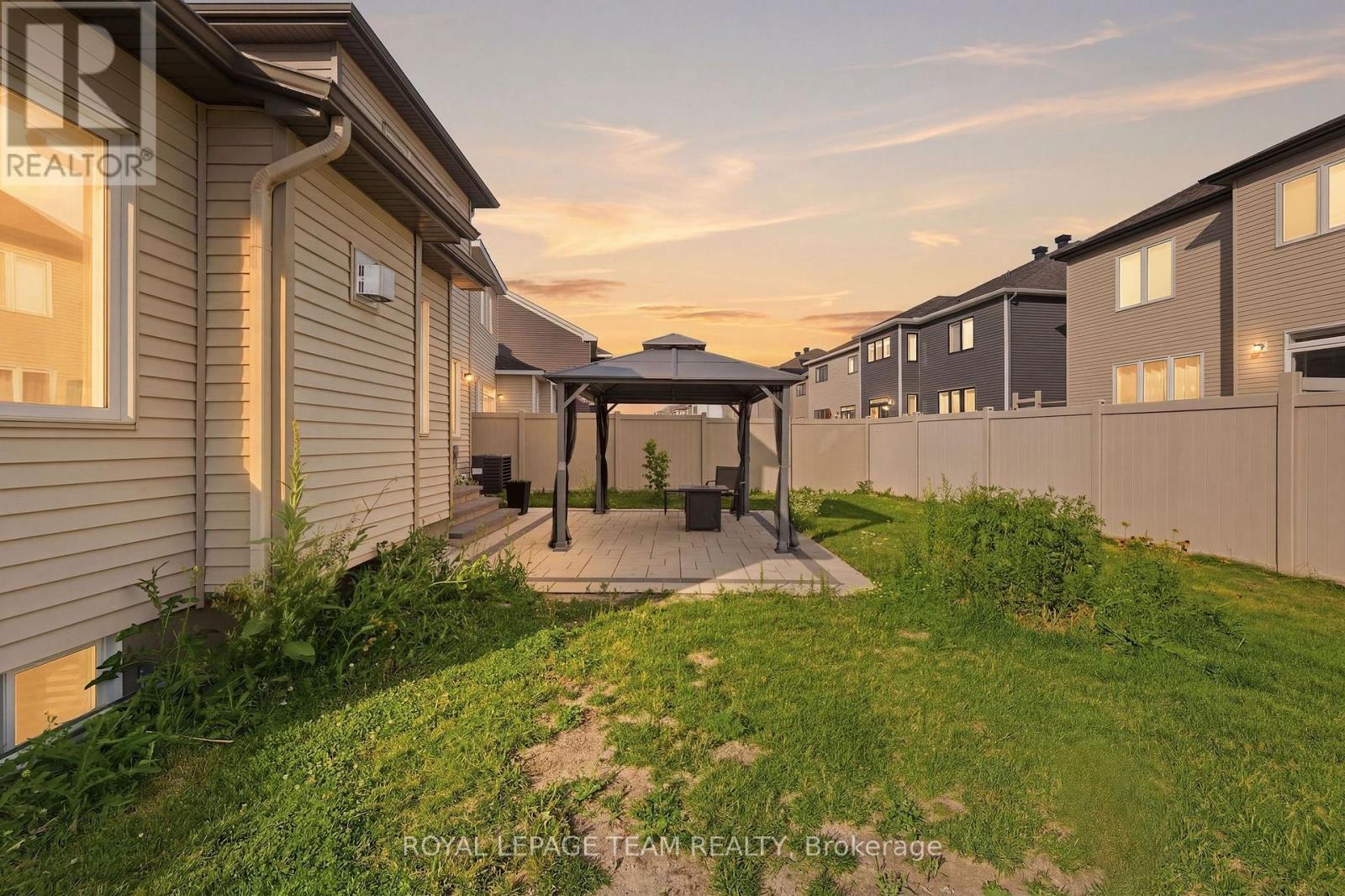 Oversized Backyard - 153 Unity Place, Ottawa, ON - Outdoor