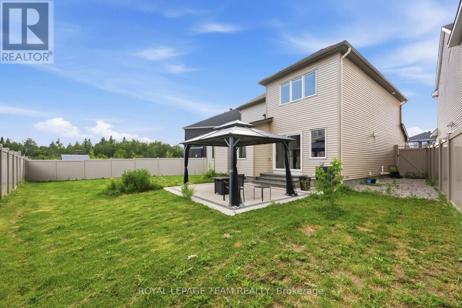 Oversized Backyard - 153 Unity Place, Ottawa, ON - Outdoor With Backyard