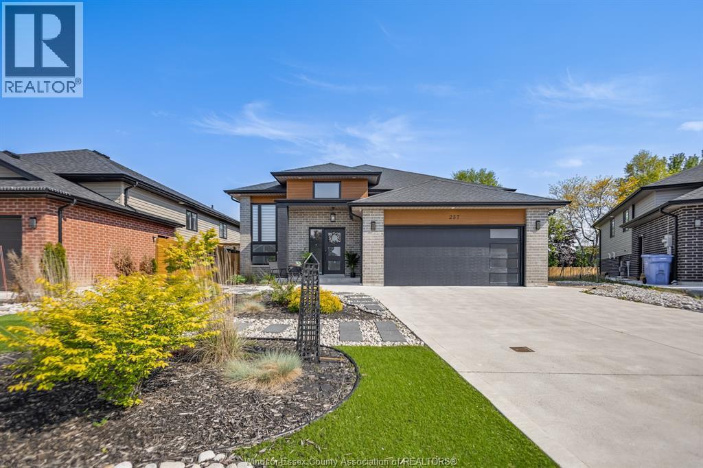257 Robinson Avenue, Essex, ON - Outdoor