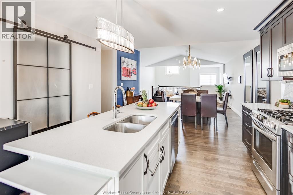 257 Robinson Avenue, Essex, ON - Indoor Photo Showing Kitchen With Double Sink With Upgraded Kitchen