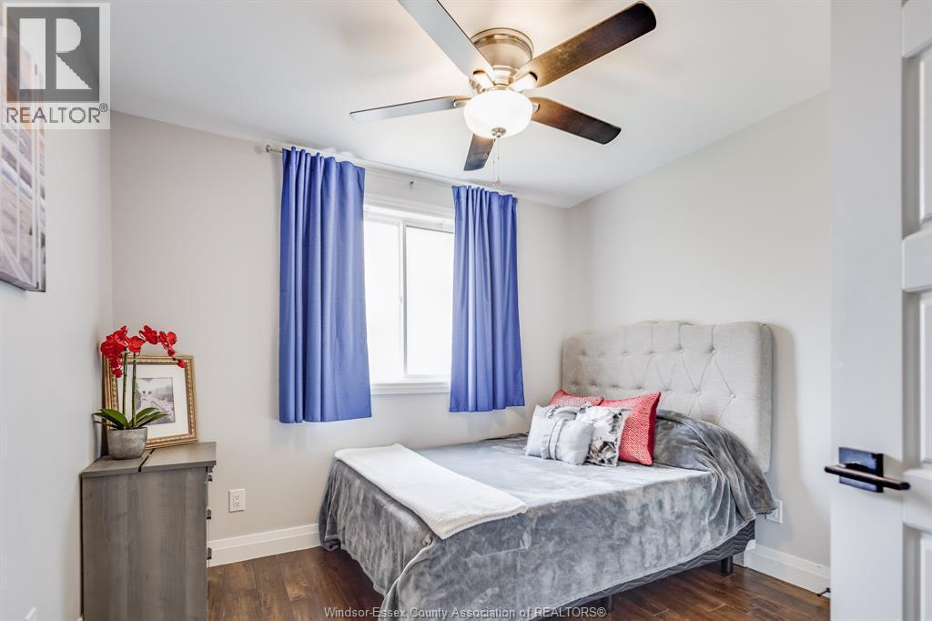 257 Robinson Avenue, Essex, ON - Indoor Photo Showing Bedroom