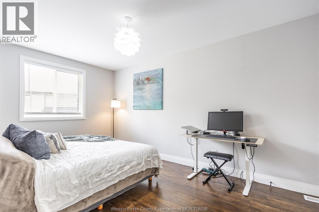 257 Robinson Avenue, Essex, ON - Indoor Photo Showing Bedroom