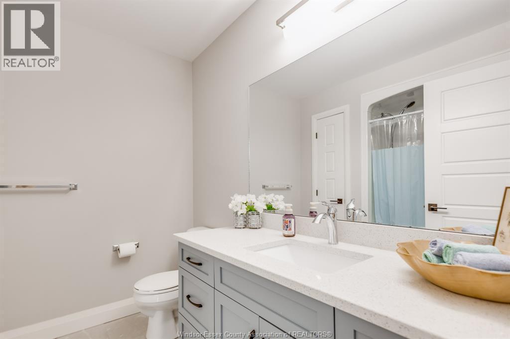 257 Robinson Avenue, Essex, ON - Indoor Photo Showing Bathroom