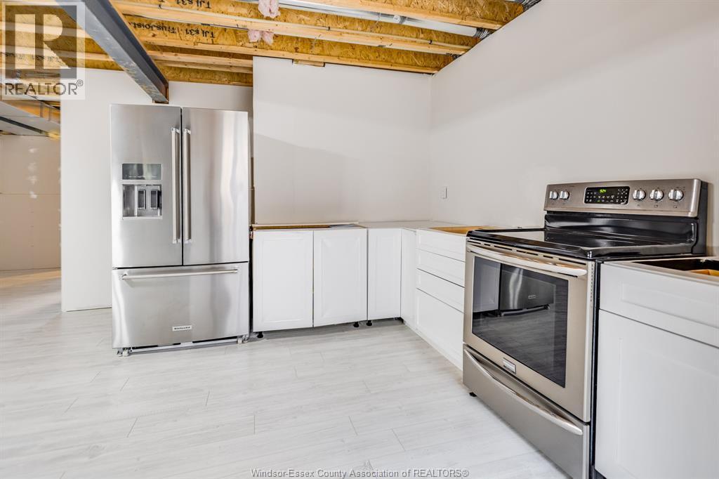 257 Robinson Avenue, Essex, ON - Indoor Photo Showing Kitchen