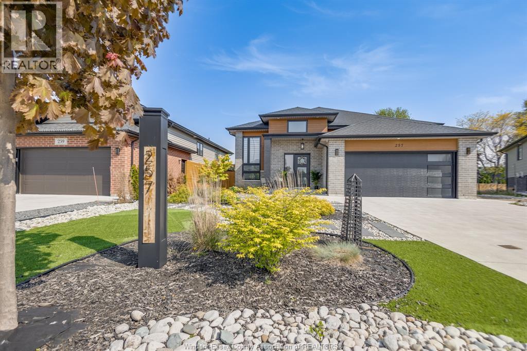 257 Robinson Avenue, Essex, ON - Outdoor