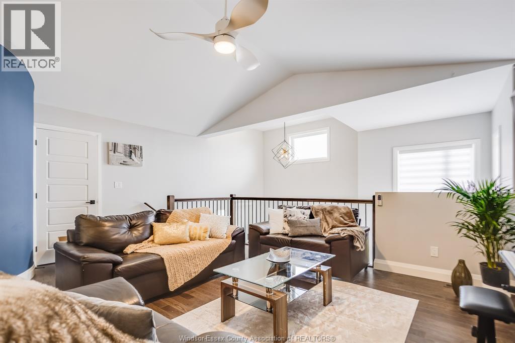 257 Robinson Avenue, Essex, ON - Indoor Photo Showing Living Room