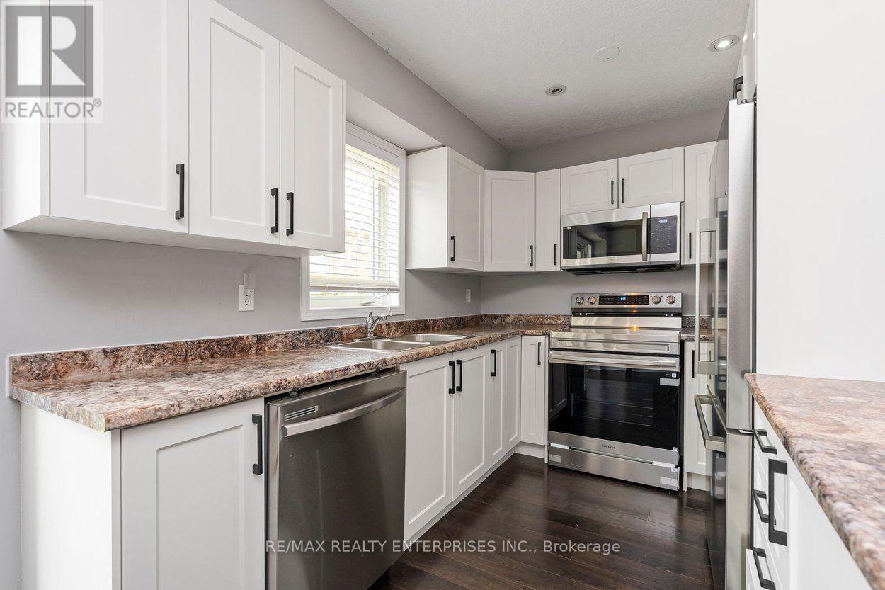 2248 Seton Crescent, Burlington, ON - Indoor Photo Showing Kitchen With Stainless Steel Kitchen With Double Sink