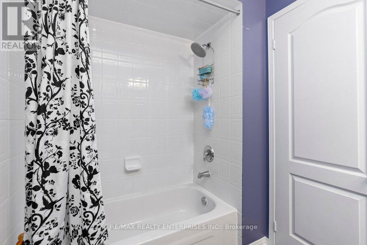 2248 Seton Crescent, Burlington, ON - Indoor Photo Showing Bathroom