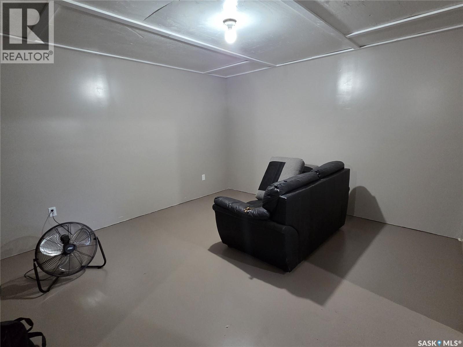 220 4Th Street Nw, Wadena, SK - Indoor Photo Showing Other Room