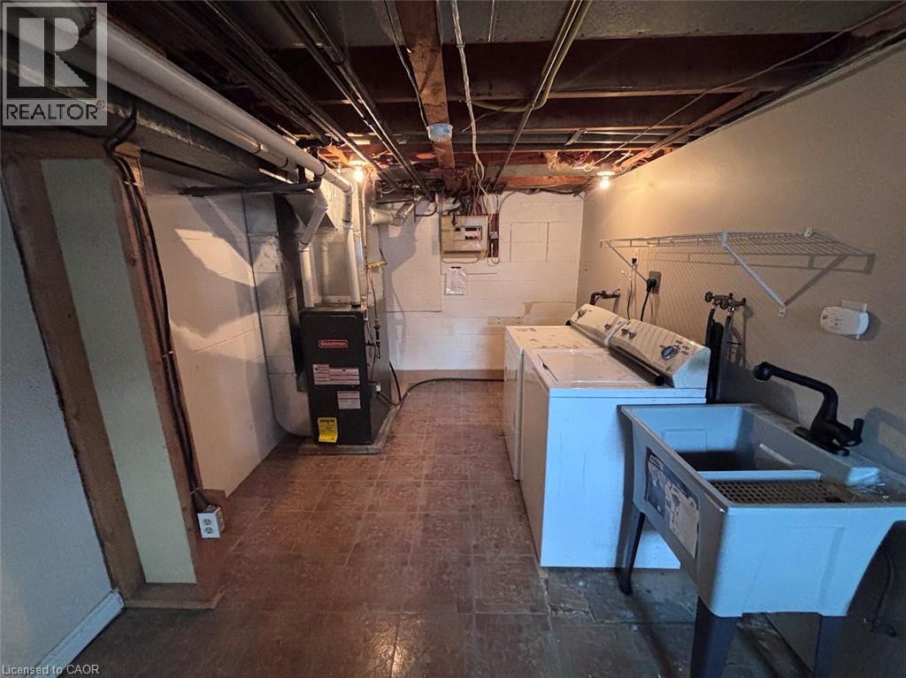 5 Viking Court Unit# 304, Grimsby, ON - Indoor Photo Showing Laundry Room