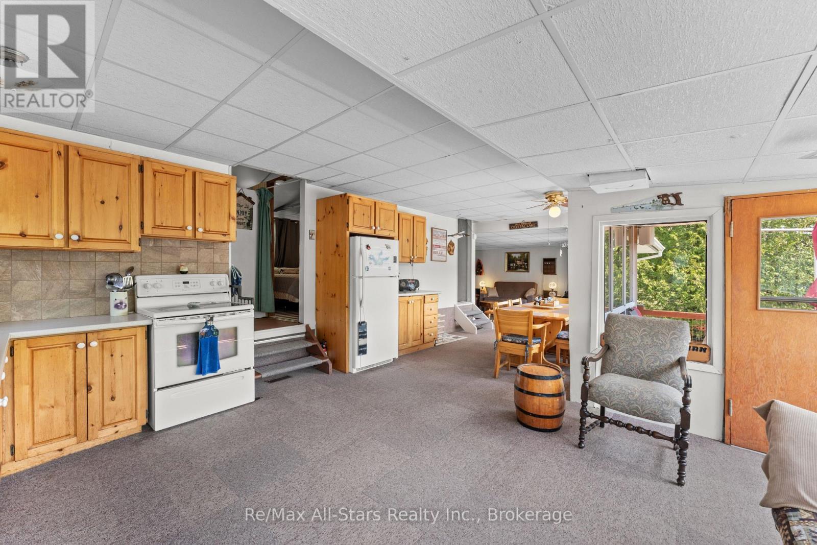 55 Fire Route 393, Trent Lakes, ON - Indoor Photo Showing Kitchen