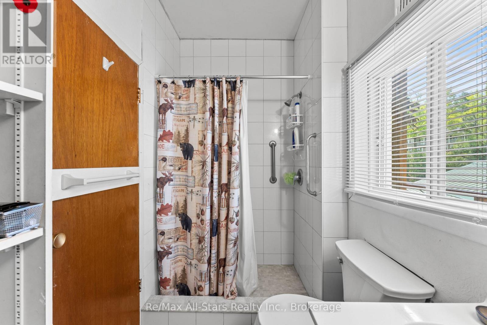 55 Fire Route 393, Trent Lakes, ON - Indoor Photo Showing Bathroom