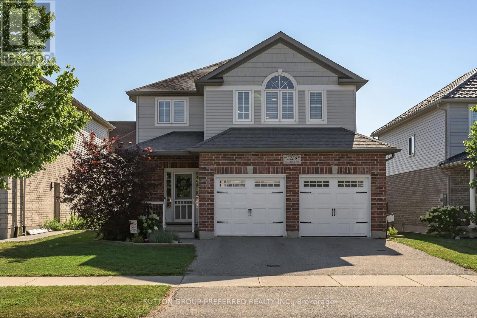 3288 Turner Crescent, London South (South U), ON - Outdoor With Facade