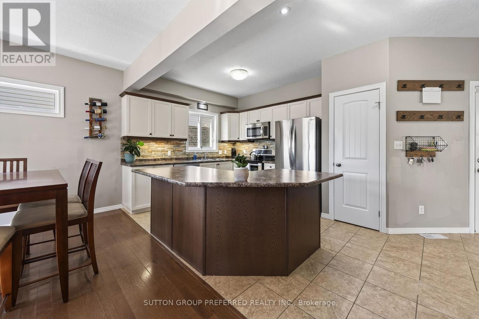 3288 Turner Crescent, London South (South U), ON - Indoor