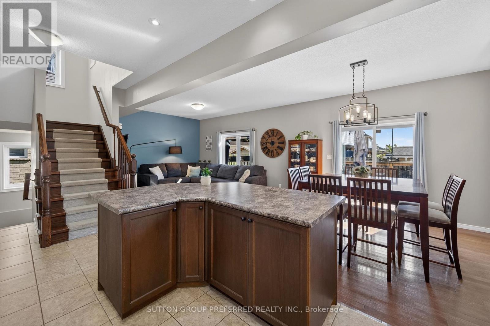 3288 Turner Crescent, London South (South U), ON - Indoor